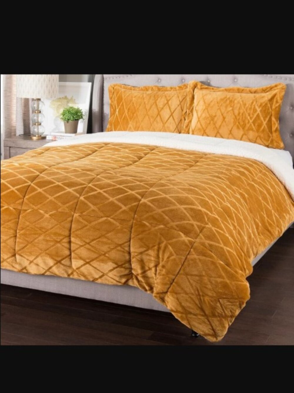 3-Piece GOLD SHEPRA QUEEN Comforter SET Plush Quilted Fleece Reversible NEW